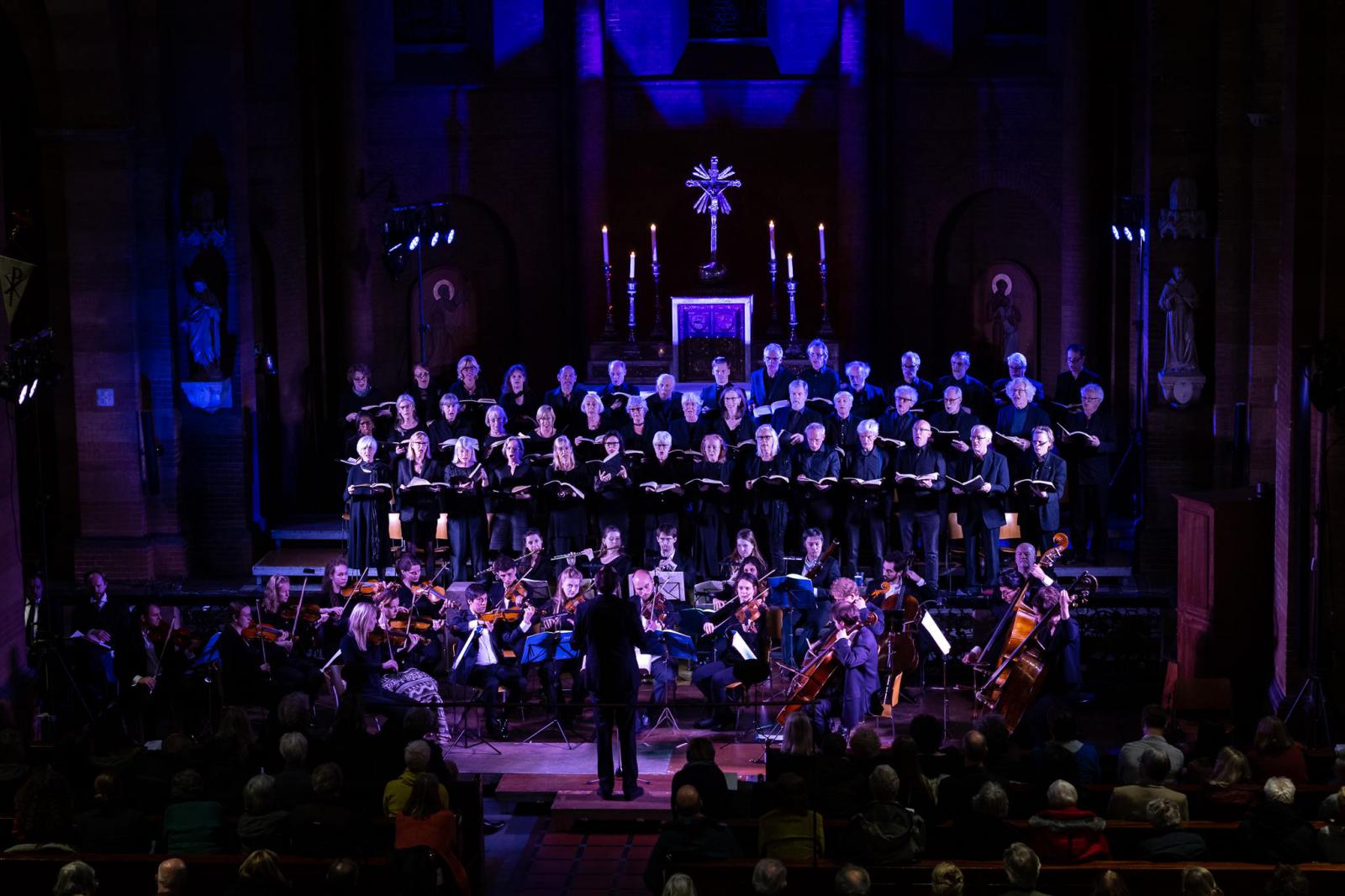 Koor Meneer de Wit zingt de Johannes Passion in de Boomkerk